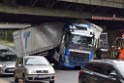 LKW blieb unter Bruecke haengen Koeln Ehrenfeld Innere Kanalstr Hornstr P043